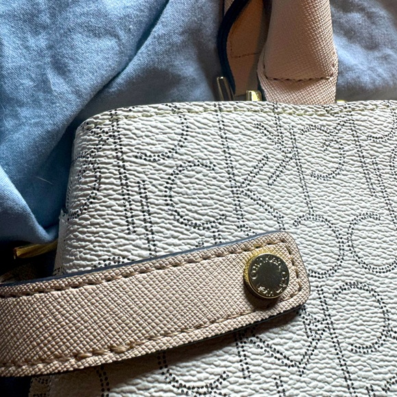 Calvin Klein Medium Signature Monogram Tote -NO CALLOUTS - Picture 4 of 8